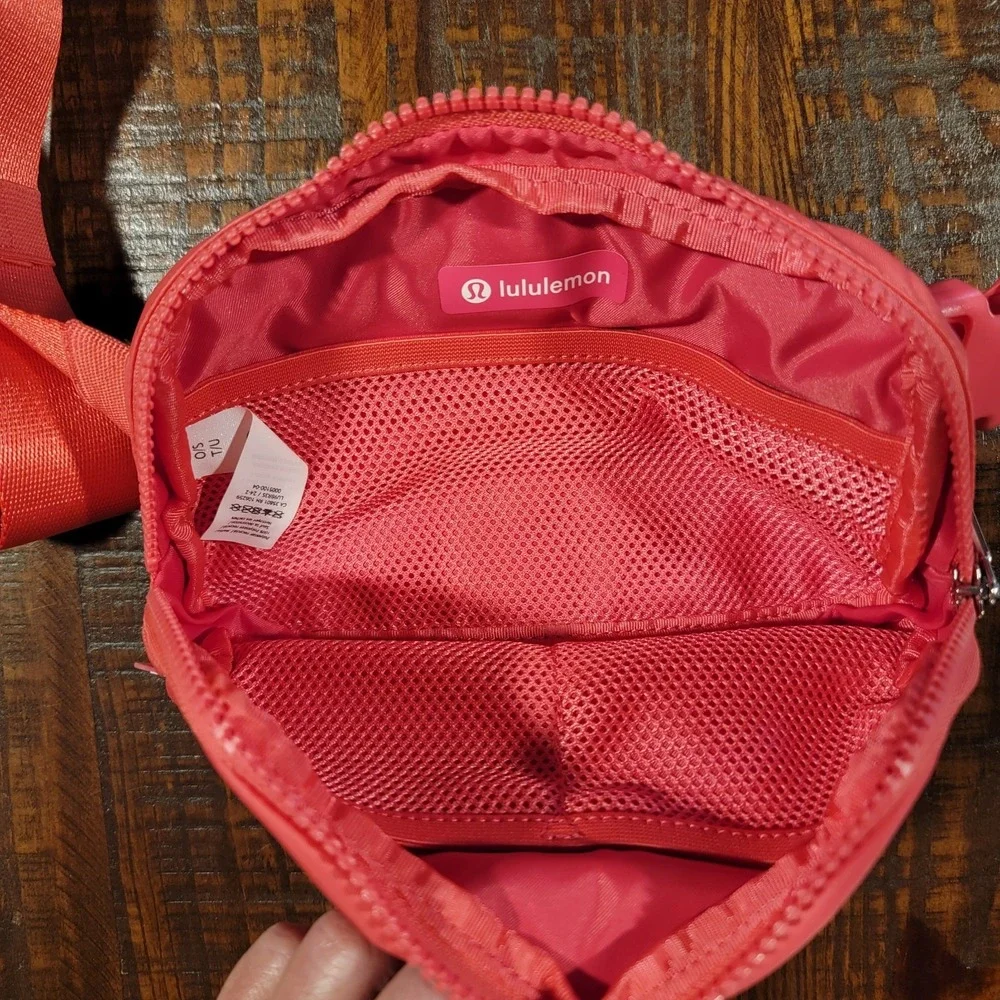 Lululemon Pink Everywhere Belt Bag 1L Crossbody Waist Pack Fanny NWOT EXCELLENT